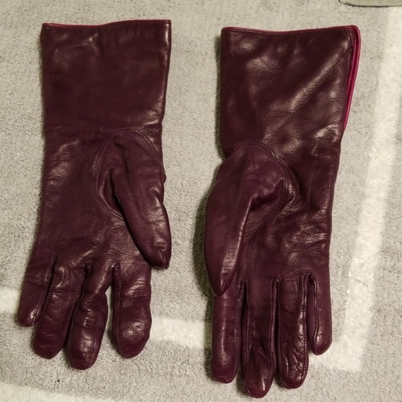 Coach Leather Gloves - Picture 2 of 3
